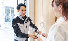 作業スタッフが現場へ伺う