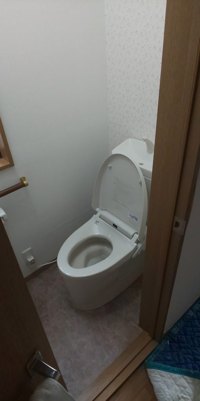 20190520_060 和便器から洋便器交換、クッションフロア張替、壁紙張替 愛知県豊川市:施工実績